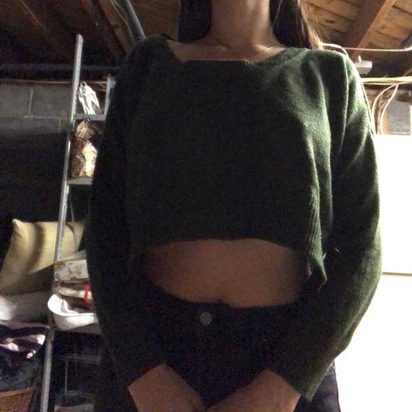 Super Cute Olive green cropped sweater - Picture 2 of 3